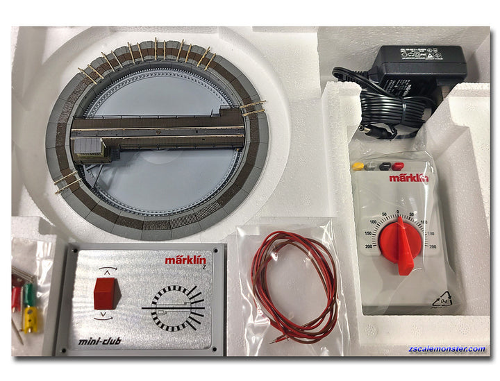 Märklin 89983 Z scale turntable with eight spoke tracks, controllers, power supply and wiring shown in packaging.