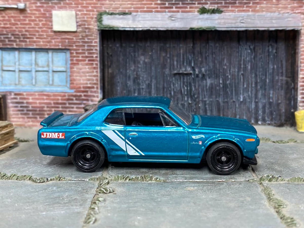 Nissan Skyline HT 2000 GT-X Hot Wheels diecast actual item photo 1 of 4