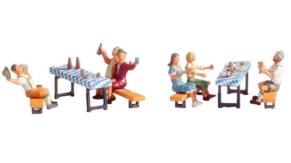 NOCH 15832 Beer Garden HO 1:87 scale set with six figures, two tables and four benches