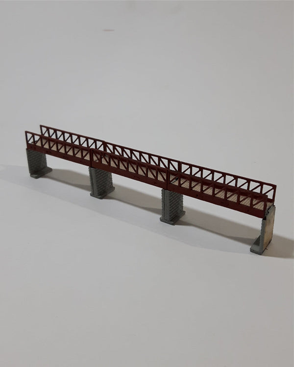 Osborn 3133 N Scale Pedestrian Bridge – Three 25-Foot Sections