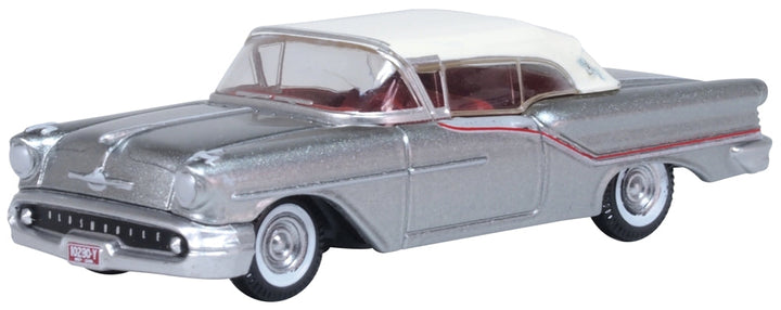 Oxford Diecast 87OC57003 1957 Oldsmobile 88 Convertible with closed white roof, Juneau Gray and red accents, 1:87 scale model, front three-quarter view.