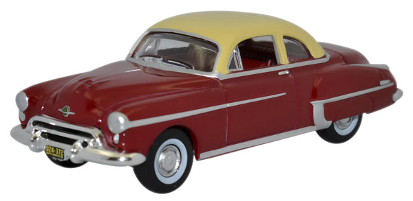 Oxford Diecast 87OR50001 1950 Oldsmobile Rocket 88 Coupe in Chariot Red and Canto Cream, 1:87 scale, manufacturer model photograph, front three-quarter view.