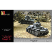 Pegasus 7620 Panzer 38(t) 1:72 two-tank kit packaging showing assembled painted examples