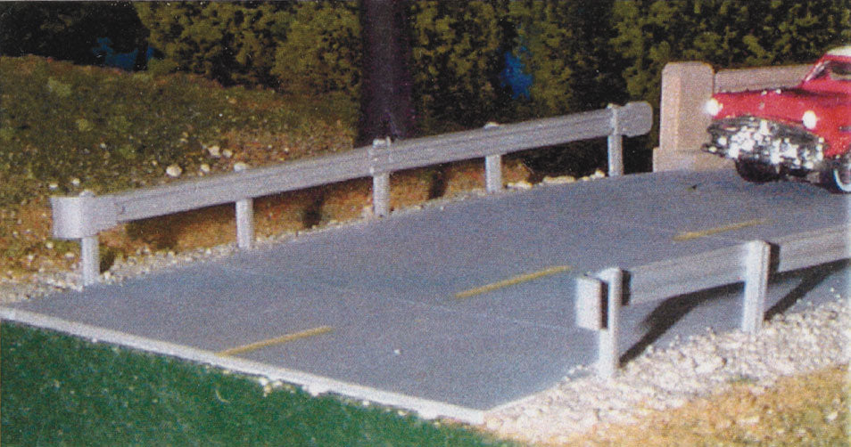 Pikestuff 541-0012 HO highway guardrails, assembled example beside a model road