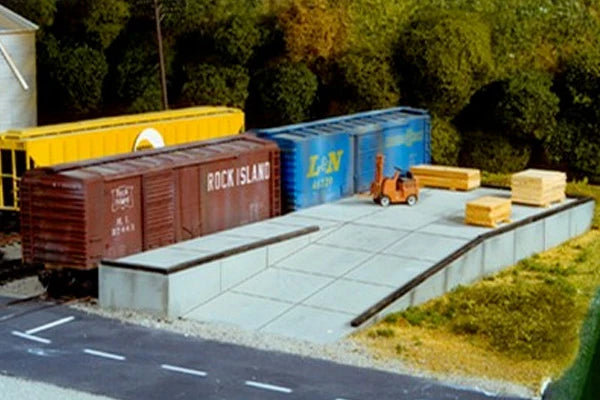 Pikestuff HO Scale Loading Dock & Ramp – 0017– product image