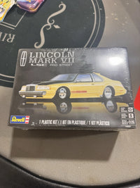 Revell 14537 1/25 Lincoln Mark VII LSC Pro Street plastic model kit box