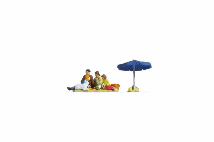 Noch HO 15599 Family Having a Picnic — exact product view
