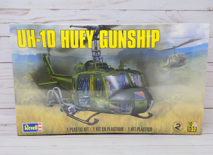 Revell 85-5536 UH-1D Huey Gunship Helicopter 1:32 Plastic Model Kit