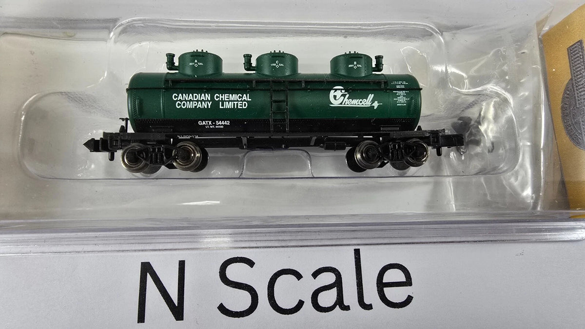 Bachmann N Chemcell Three-Dome Tank Car — product view