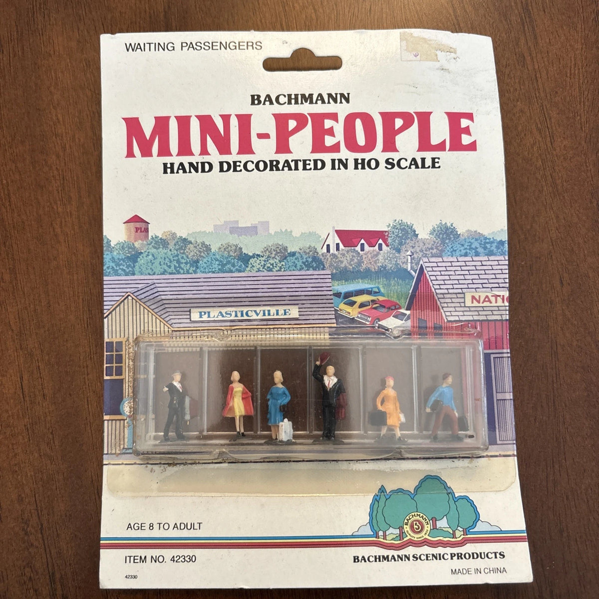 Bachmann HO Waiting Passengers, 6 Figures — product view