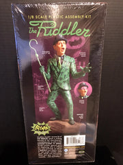 Moebius 954 Riddler box back showing nine-inch height, optional accessories, decals and Batcave display base