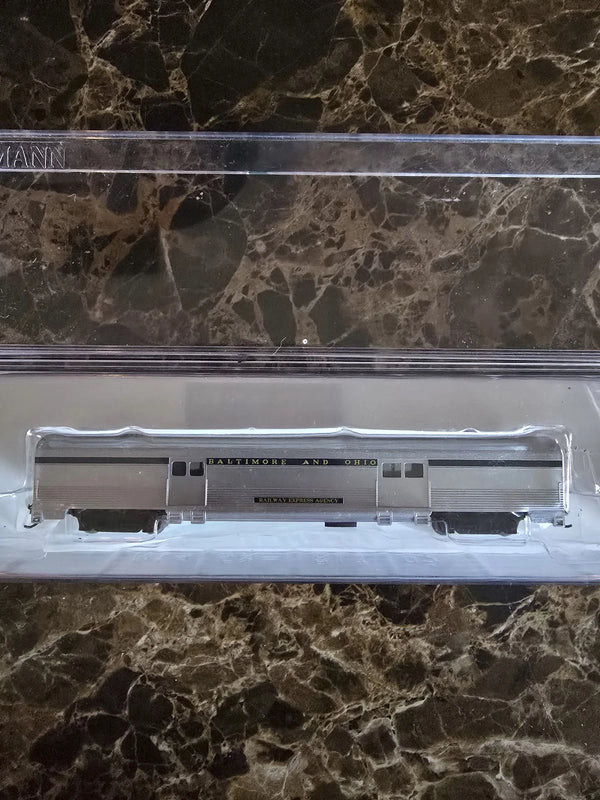 Bachmann N 72-Foot Two-Door Baggage Car - B&O Silver and Blue (14653) — additional product view