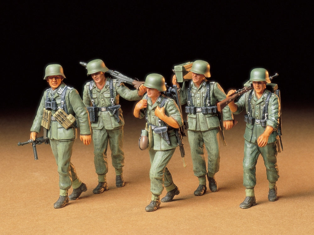 Tamiya 1:35 German Machine Gun Crew on Maneuver Model Kit – 35184 – product view