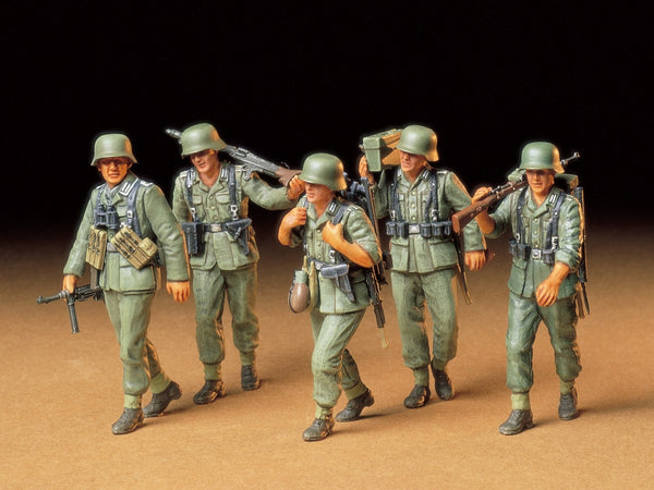 Tamiya 1:35 German Machine Gun Crew on Maneuver Model Kit – 35184 – product view