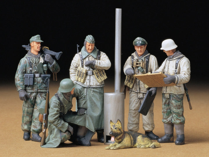 Tamiya 1:35 German Soldiers at Field Briefing Model Kit – 35212 – product view