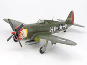Tamiya 60769 P-47D Thunderbolt Razorback 1/72 Model Kit — manufacturer product view 1