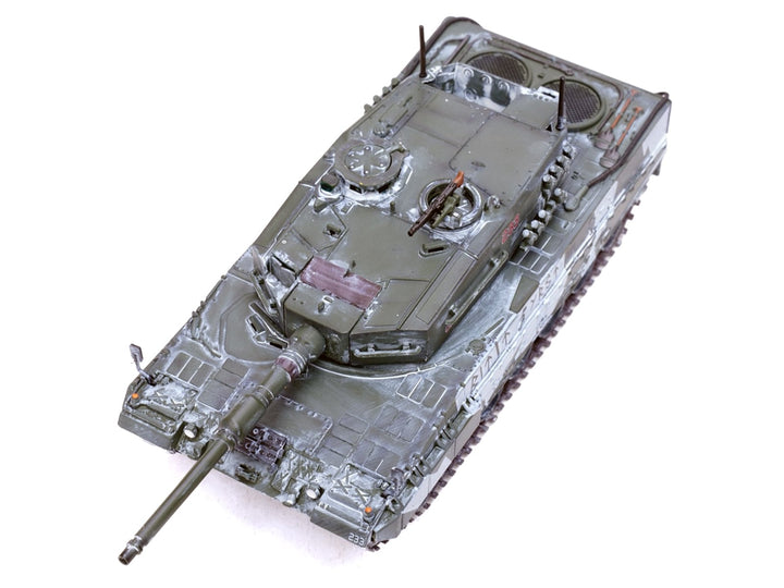 Leopard 2A4 Main Battle Tank with Snorkel "Winter Camouflage" Norwegian Army "Armor Premium" Series 1/72 Diecast Model by Panzerkampf image 2