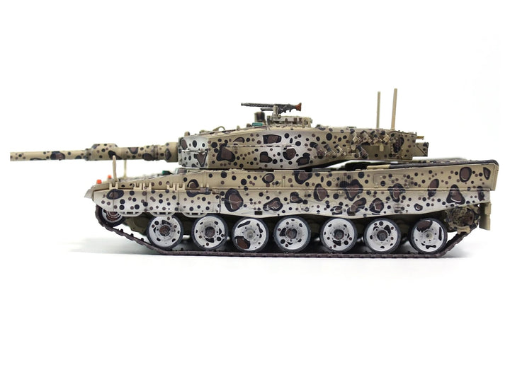 Leopard 2A4 Main Battle Tank "Jaguar Scheme" Austrian Army "Armor Premium" Series 1/72 Diecast Model by Panzerkampf image 2