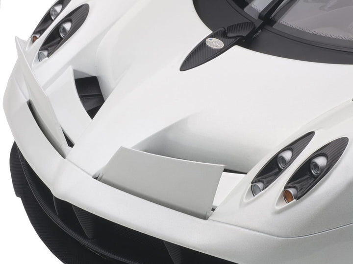 Pagani Huayra White 1/12 Model Car by Autoart image 2