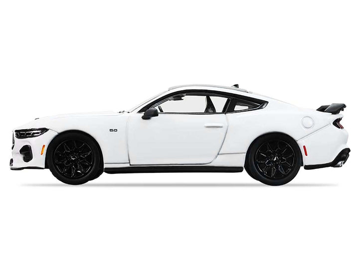 2024 Ford Mustang Oxford White with Black Top "GreenLight Muscle" Series 30 1/64 Diecast Model Car by Greenlight image 2