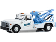 1969 Chevrolet C-30 Dually Wrecker Tow Truck "Roscoe Tow Service" White "Starsky and Hutch" (1975-1979) TV Series 1/18 Diecast Model Car by Greenlight image 2