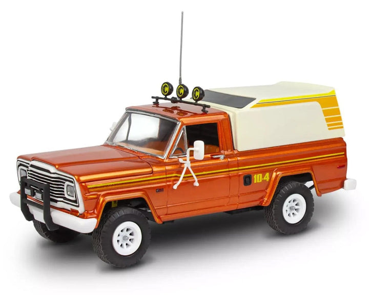 Level 4 Model Kit 1979 Jeep J-10 Pickup Truck with Camper Top 1/24 Scale Model by Revell image 2
