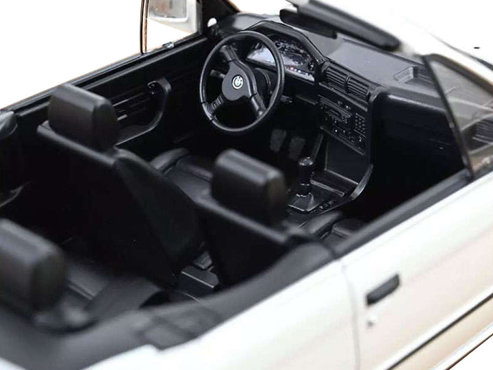 1991 BMW 325i Cabriolet Alpine White 1/18 Diecast Model Car by Norev image 2