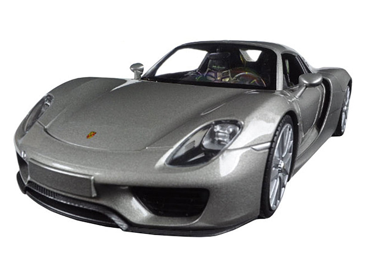 Welly Porsche 918 Spyder silver closed-roof 1:24 diecast model, view 3