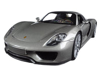 Welly Porsche 918 Spyder silver closed-roof 1:24 diecast model, view 3