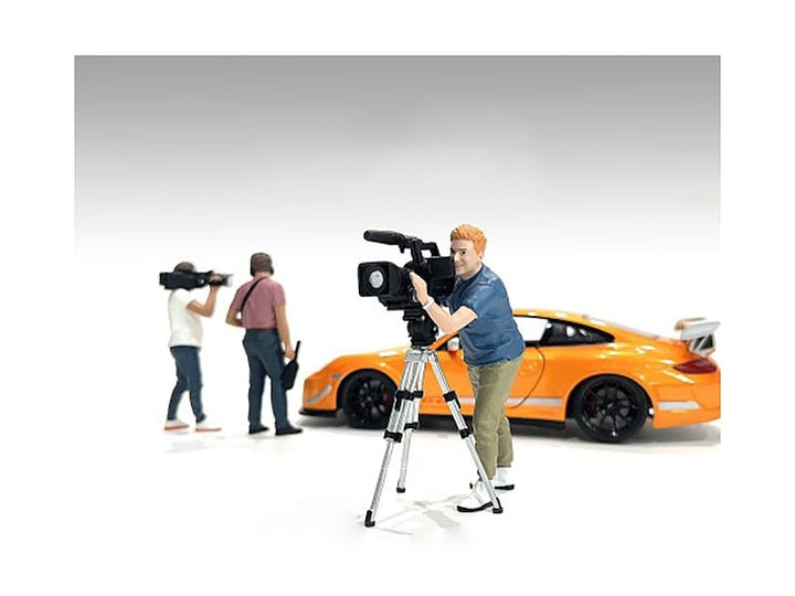 "On-Air" Figure 5 with Standing Camera for 1/24 Scale Models by American Diorama image 2