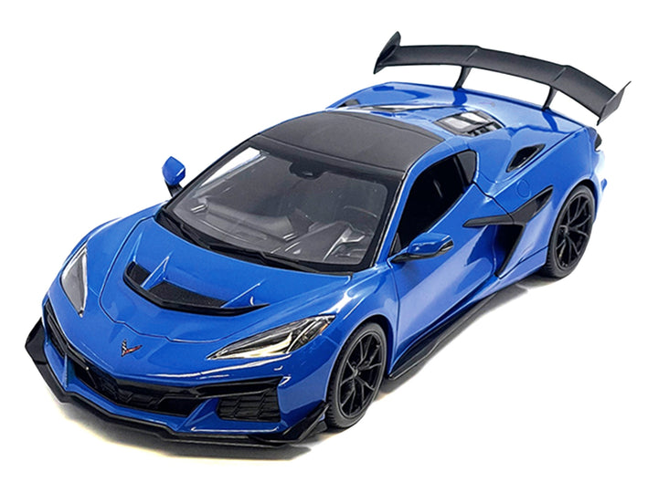 Chevrolet Corvette ZR1 Coupe Blue with Carbon Top "Special Edition" Series 1/18 Diecast Model Car by Maisto image 2