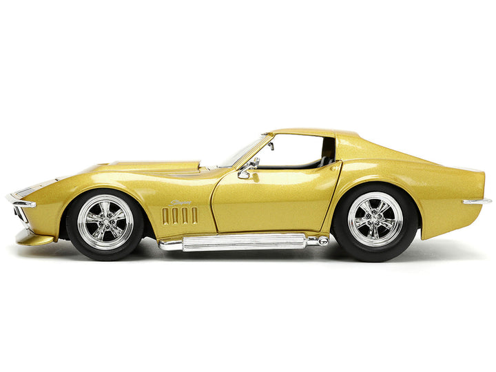 Gold metallic 1969 Corvette Stingray ZL-1 with black stripe, closed side view, Jada 33863, 1:24