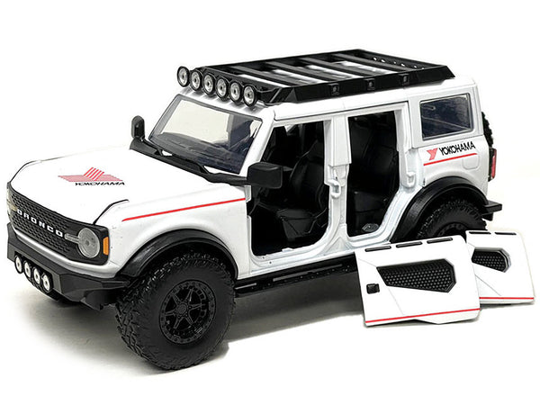 White and red Yokohama 2021 Ford Bronco with roof rack and removable doors displayed separately, Jada 34286 in 1:24