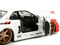 Jada 35114 white and red 2002 Nissan Skyline GT-R R34 with Ryu figure, Street Fighter 1:24 set