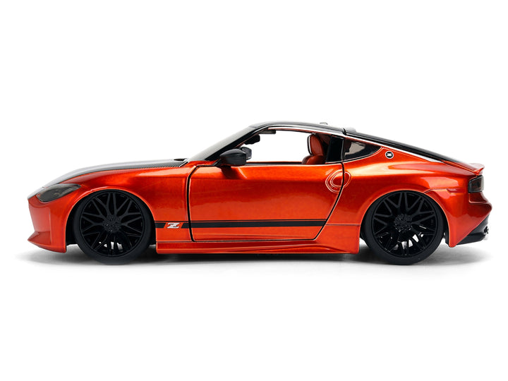 Closed side profile of orange metallic 2023 Nissan Z with black roof and dark wheels, Jada 37490 in 1:24
