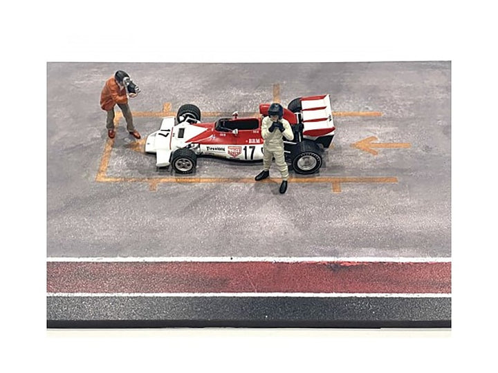 "Race Day" Two Diecast Figures Set 2 for 1/43 Scale Models by American Diorama image 2