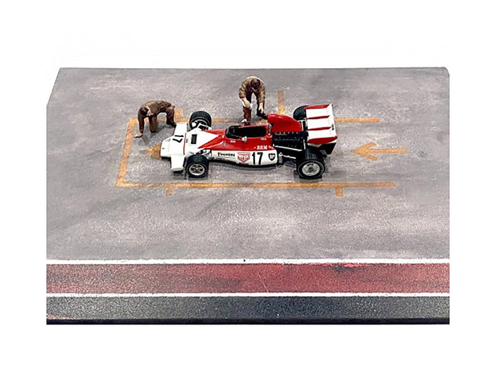 "Race Day" Two Diecast Figures Set 5 for 1/43 Scale Models by American Diorama image 2