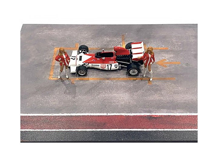 "Race Day" Two Diecast Figures Set 6 for 1/43 Scale Models by American Diorama image 2