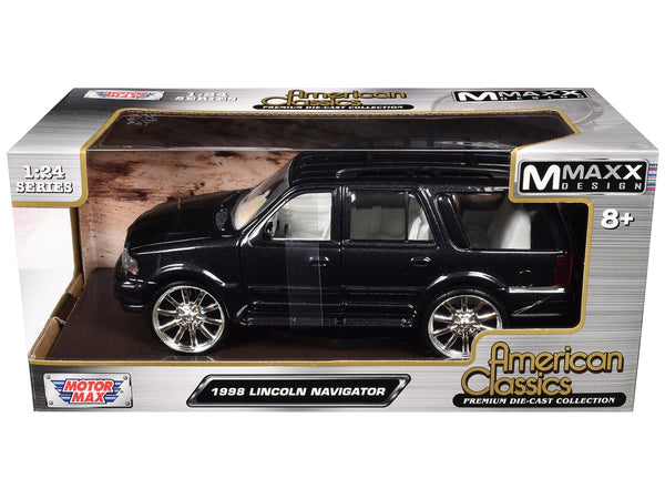 Motormax 1998 Lincoln Navigator black metallic white interior 1:24 73227BLK, product image 1