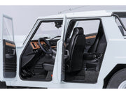 Lamborghini LM002 Bianco Polo Park White 1/18 Model Car by Autoart image 4