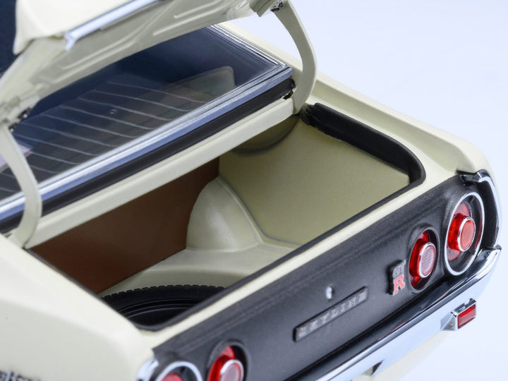 Nissan Skyline 2000GT-R (KPGC110) Tuned Version RHD (Right Hand Drive) White 1/18 Model Car by Autoart image 2
