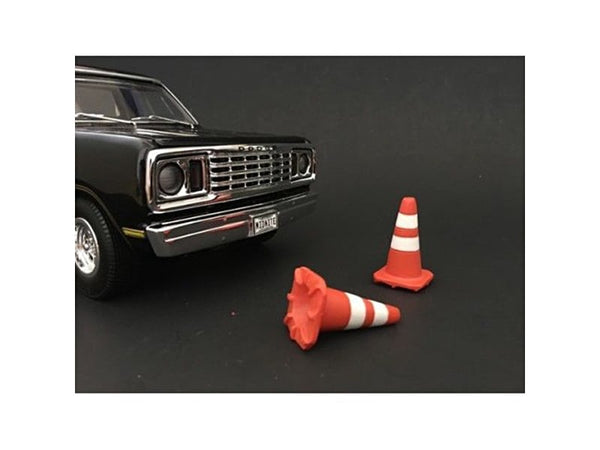 American Diorama set of four traffic cone accessories for 1:24 models 77532, view 1