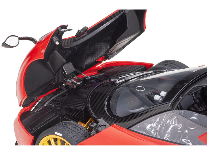 Pagani Huayra Roadster Rosso Monza Red and Carbon with Luggage Set 1/18 Model Car by Autoart image 2