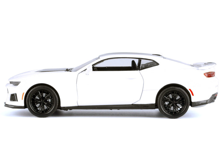 2017 Chevrolet Camaro ZL1 White 1/24 Diecast Model Car by Motormax image 2