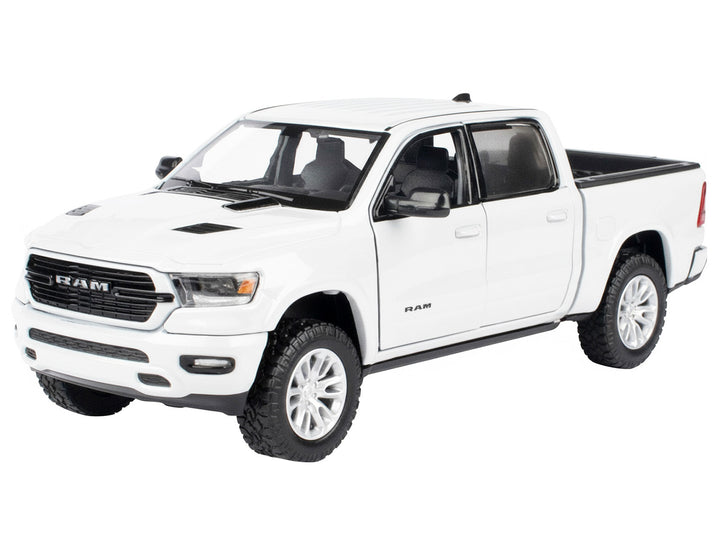 2019 RAM 1500 Laramie Crew Cab Pickup Truck White "Timeless Legends" Series 1/24 Diecast Model Car by Motormax image 2