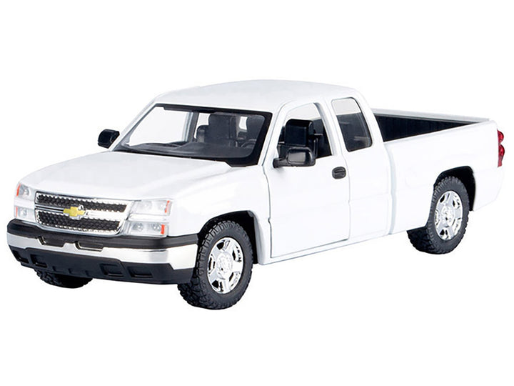 2006 Chevrolet Silverado 1500 Pickup Truck White "Timeless Legends" Series 1/25 Diecast Model Car by Motormax image 2