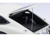 1967 Toyota 2000GT RHD (Right Hand Drive) White 1/18 Model Car by Autoart image 5