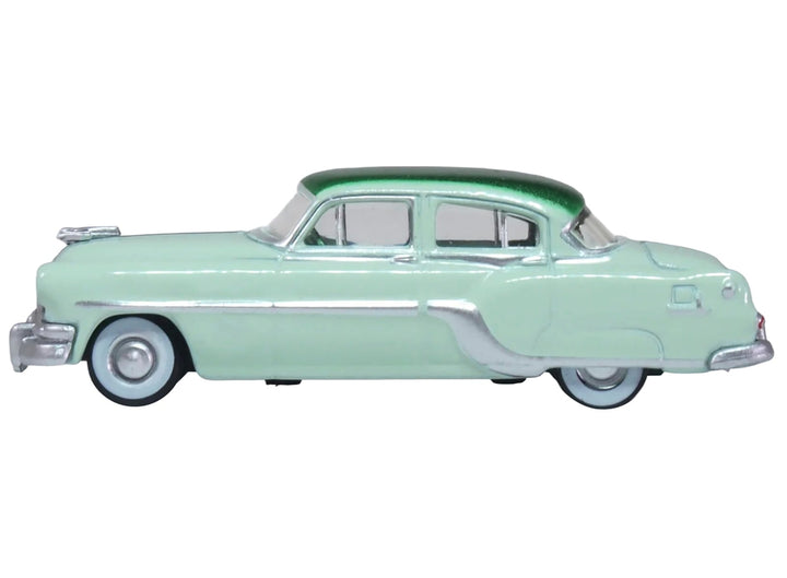 1954 Pontiac Chieftain 4 Door Shannon Green with Brookmere Green Top 1/87 (HO) Scale Diecast Model Car by Oxford Diecast image 2