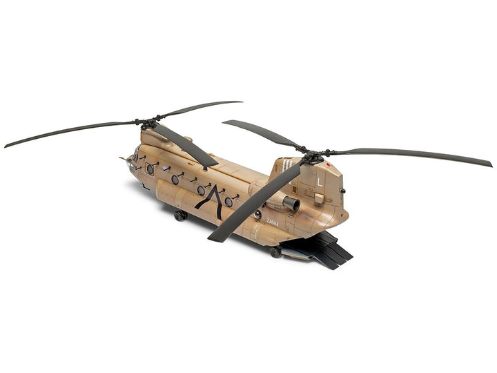 Level 3 Model Kit Boeing Chinook HC.1 Helicopter with 2 Scheme Options 1/72 Plastic Model Kit by Airfix image 2