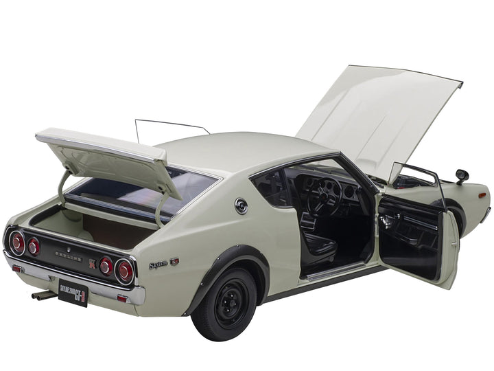 Nissan Skyline 2000GT-R (KPGC110) RHD (Right Hand Drive) White 1/18 Model Car by Autoart image 2